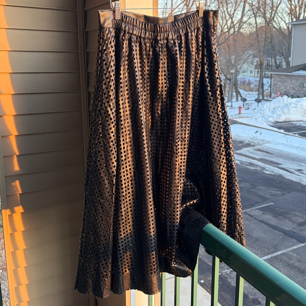 🆕 By Nancy New York Black Faux Leather Perforated Midi Skirt XXL Elastic Waist - Picture 6 of 17